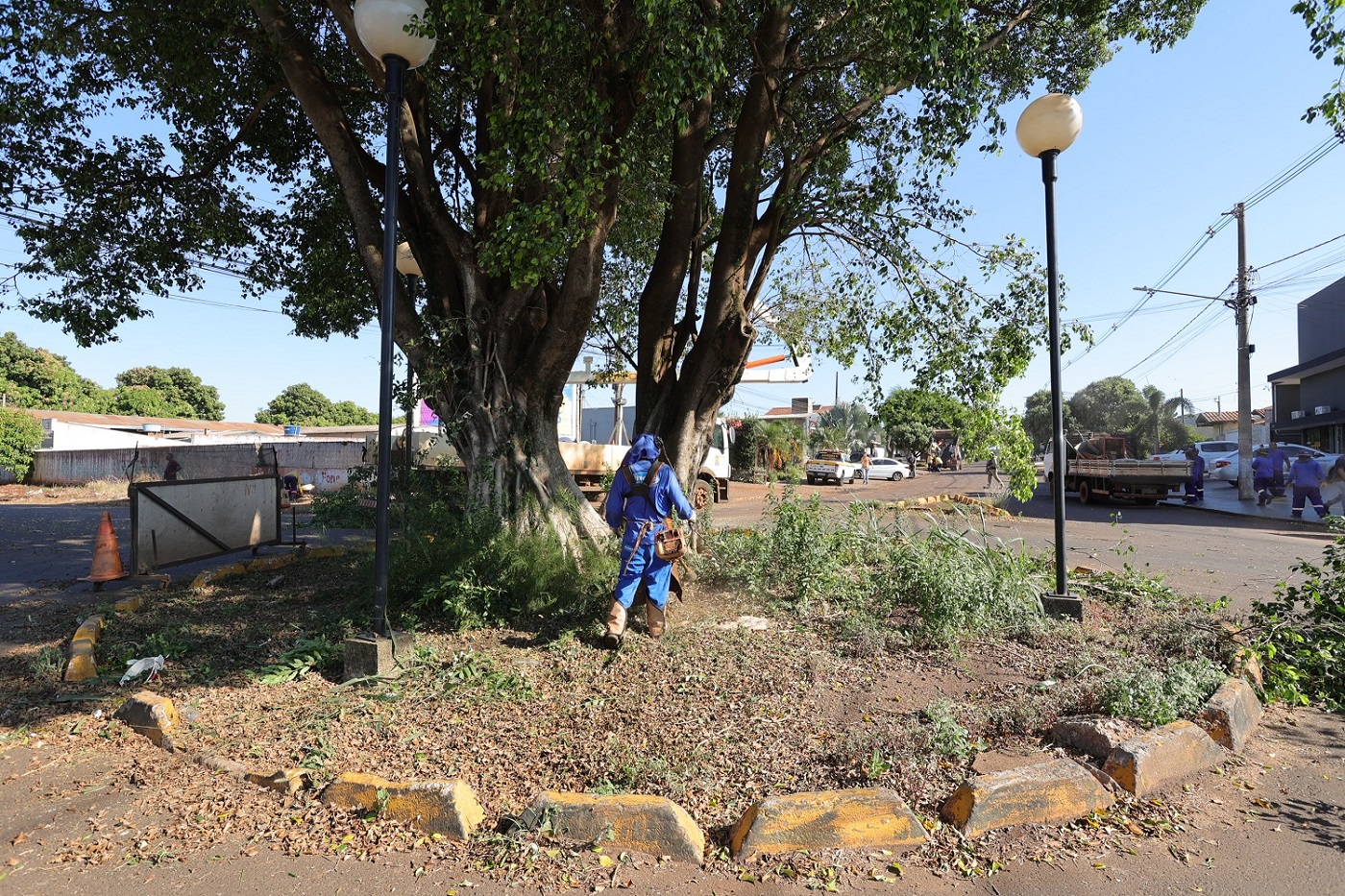 prefeitura-de-dourados-inicia-revitalizacao-de-rotatoria-no-jardim-maringa-–-portal-prefeitura-de-dourados