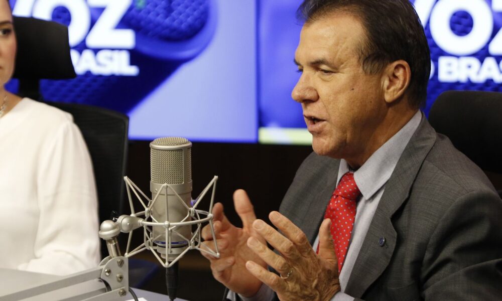 consignado-clt:-marinho-recomenda-cautela-antes-de-tomar-emprestimo