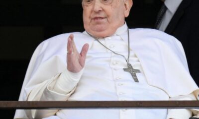 apos-38-dias,-papa-francisco-recebe-alta-e-faz-primeira-aparicao-publica