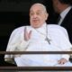 apos-38-dias,-papa-francisco-recebe-alta-e-faz-primeira-aparicao-publica