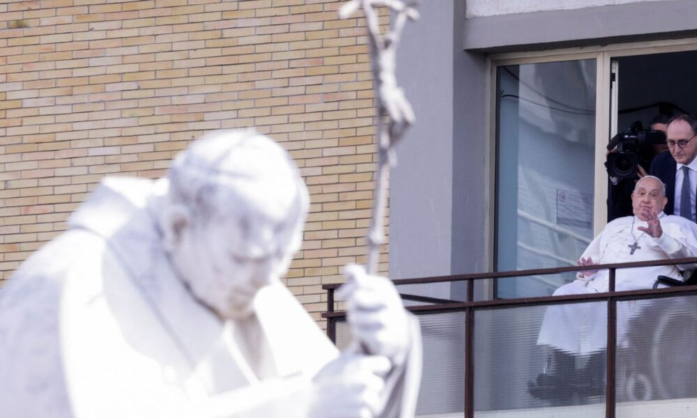 papa-francisco-deixa-o-hospital-apos-quase-40-dias-internado