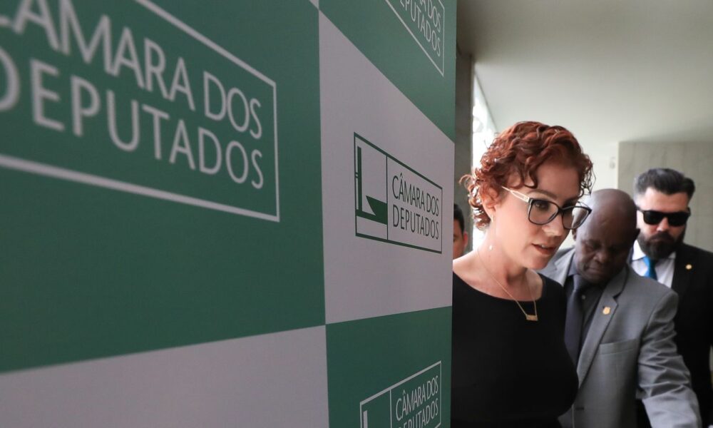 apos-pedido-de-vista,-stf-suspende-julgamento-de-carla-zambelli