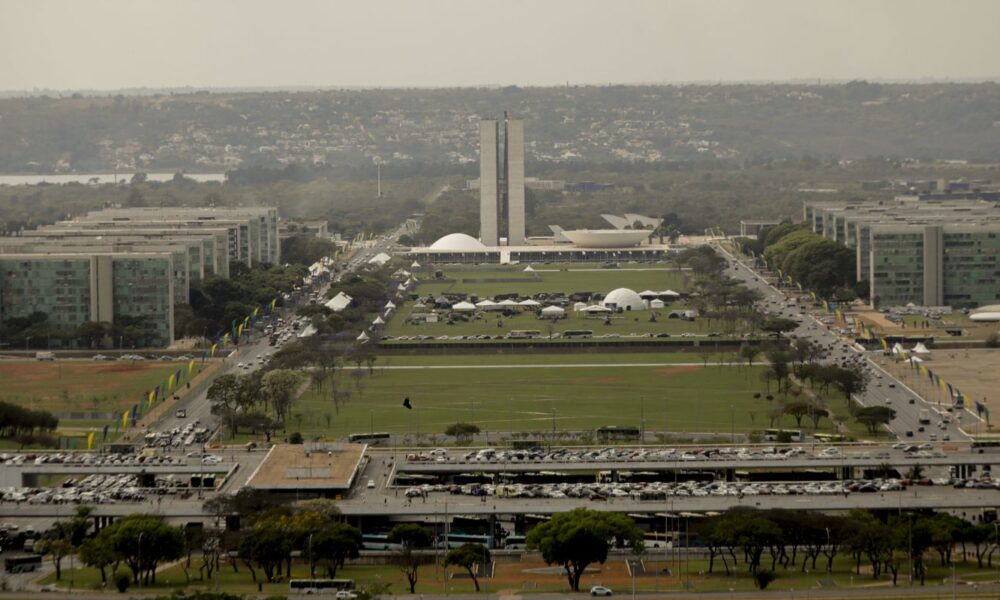 reajuste-de-servidores-federais-sera-pago-em-maio,-garante-governo