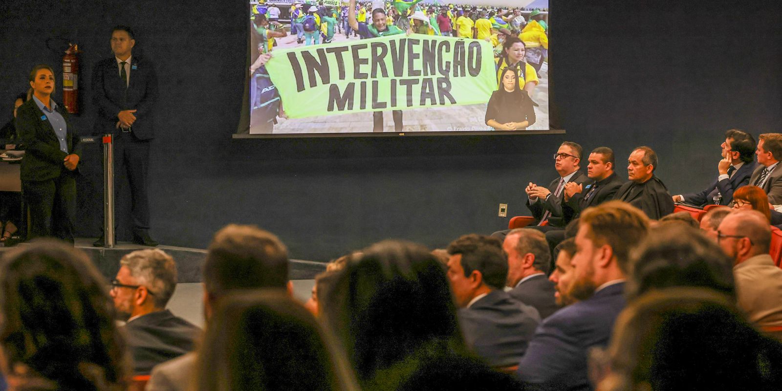 brasil-chegou-perto-de-voltar-a-ditadura,-diz-new-york-times