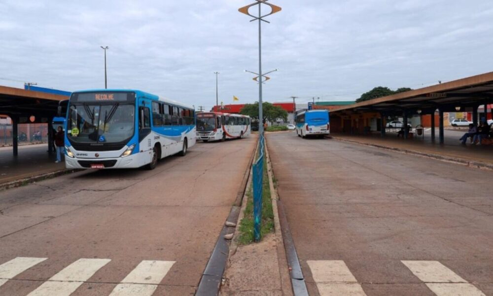 bebado-e-preso-por-mostrar-as-partes-intimas-dentro-de-onibus
