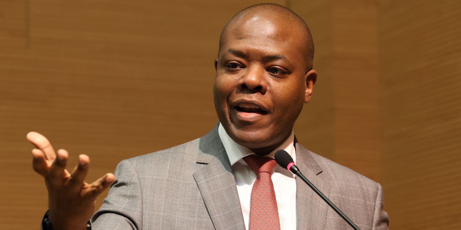 carmen-lucia-da-15-dias-para-silvio-almeida-explicar-acusacao-a-me-too