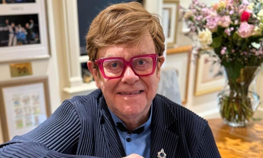 elton-john-desabafa-e-diz-que-problema-na-visao-o-impede-de-ver-filhos-jogando-esportes