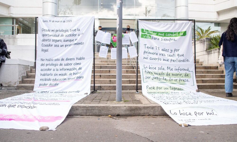 mulheres-pressionam-corte-equatoriana-para-descriminalizar-aborto