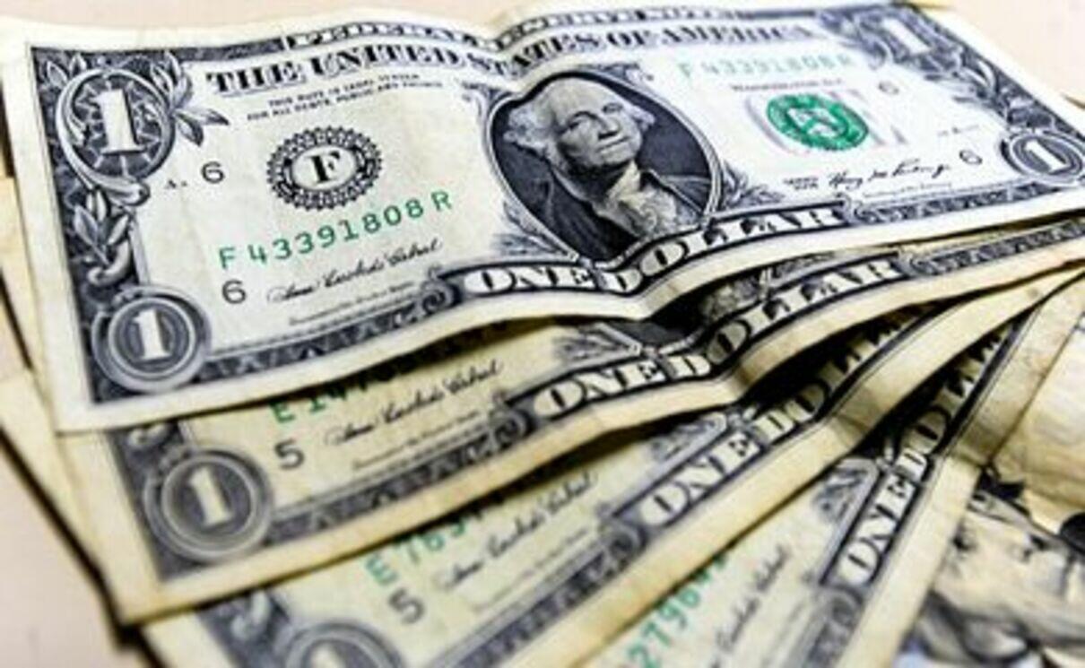 dolar fecha-em-alta-de-1,30%-e-supera-r$-5,90-com-nova-ameaca-de-trump-a-china