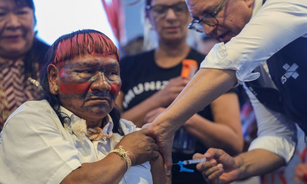 padilha-vacina-lideres-indigenas-para-mostrar-seguranca-do-imunizante