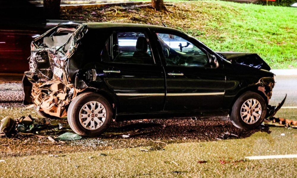 cinco-veiculos-se-envolvem-em-acidente-com-engavetamento-na-afonso-pena