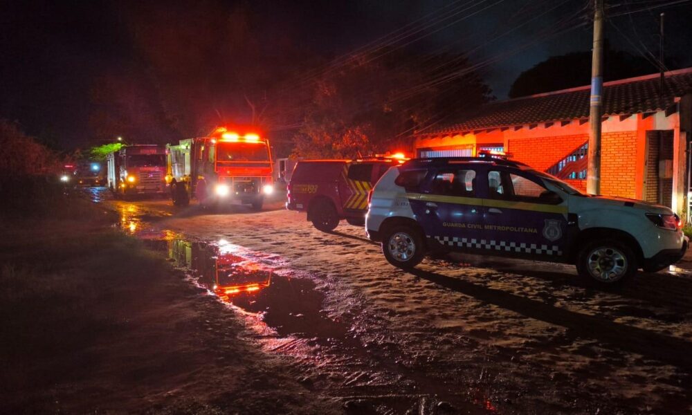 video:-incendio-destroi-casa-na-vila-nova-campo-grande