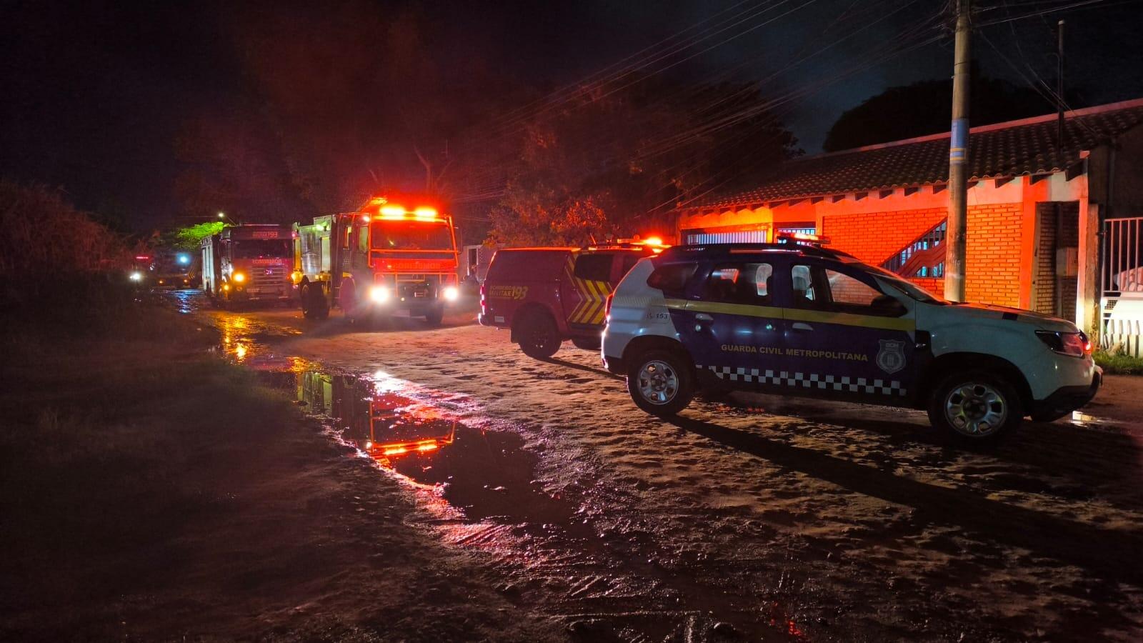 video:-incendio-destroi-casa-na-vila-nova-campo-grande