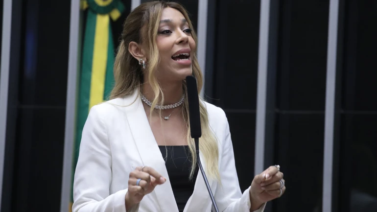 erika-hilton-recebe-visto-dos-eua-com-genero-masculino-e-promete-acionar-onu-–-folha-de-dourados-–-noticias-de-dourados-ms-e-regiao