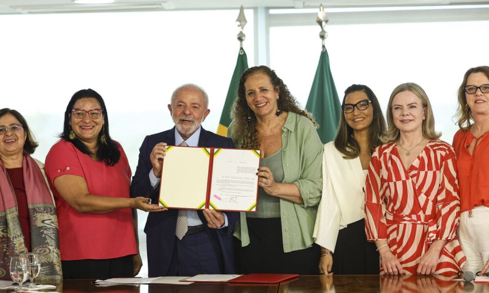 lula-sanciona-leis-para-protecao-de-direitos-das-mulheres