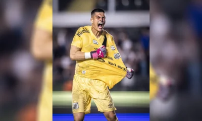 brazao-defende-penalti-nos-acrescimos-e-santos-so-empata-com-crb-na-estreia-de-cleber-xavier