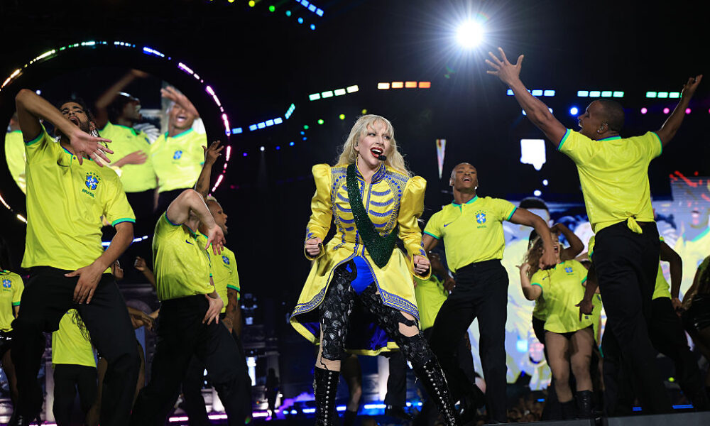 lady-gaga:-show-no-rio-tem-pedidos-de-desculpas,-luzes-e-danca-para-2,1-milhoes