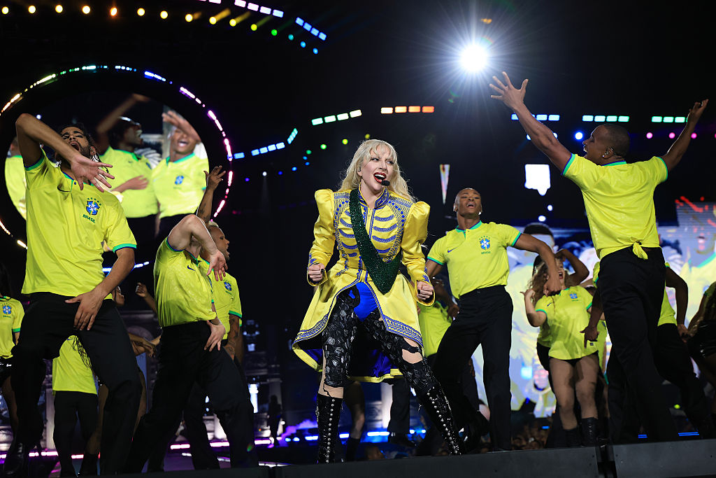 lady-gaga:-show-no-rio-tem-pedidos-de-desculpas,-luzes-e-danca-para-2,1-milhoes