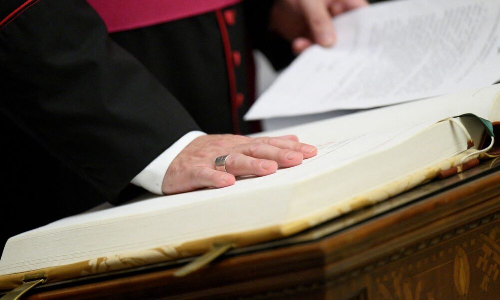 cardeais-entram-em-reclusao-antes-do-conclave-para-eleger-novo-papa