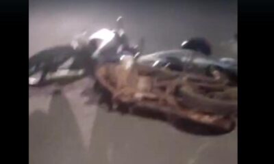 avo-e-neto-ficam-feridos-ao-cairem-de-moto-em-buraco-no-bairro-oliveira