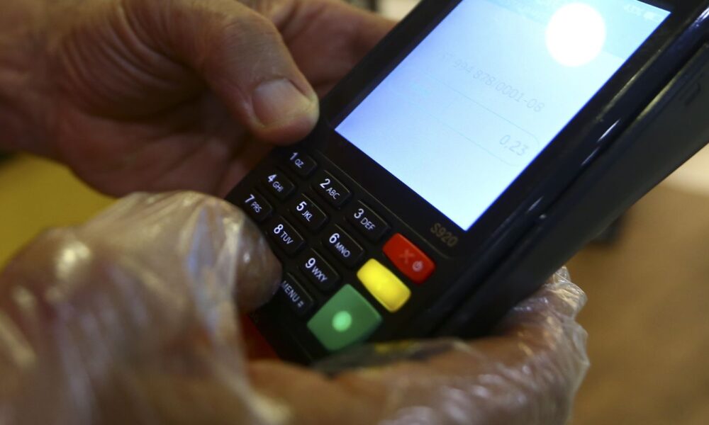 bc-limita-valores-entre-registradoras-de-recebiveis-de-cartoes