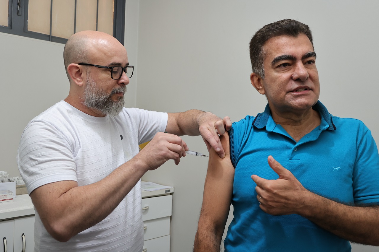prefeito-toma-vacina-contra-a-gripe-e-convoca-populacao-para-o-dia-d-neste-sabado-–-portal-prefeitura-de-dourados