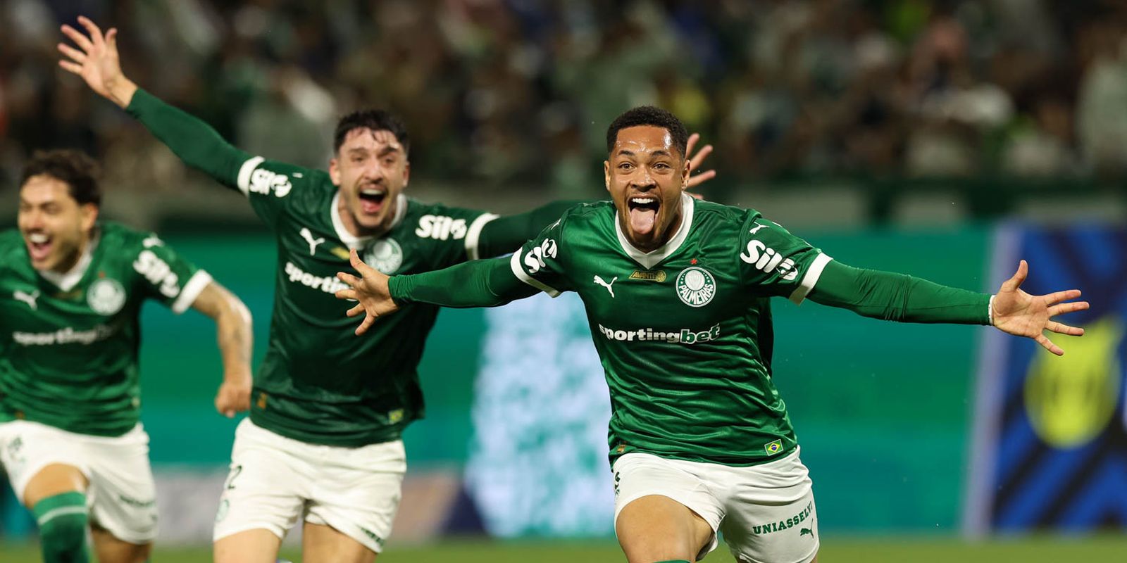 vitor-roque-marca-nos-acrescimos-para-levar-palmeiras-a-lideranca