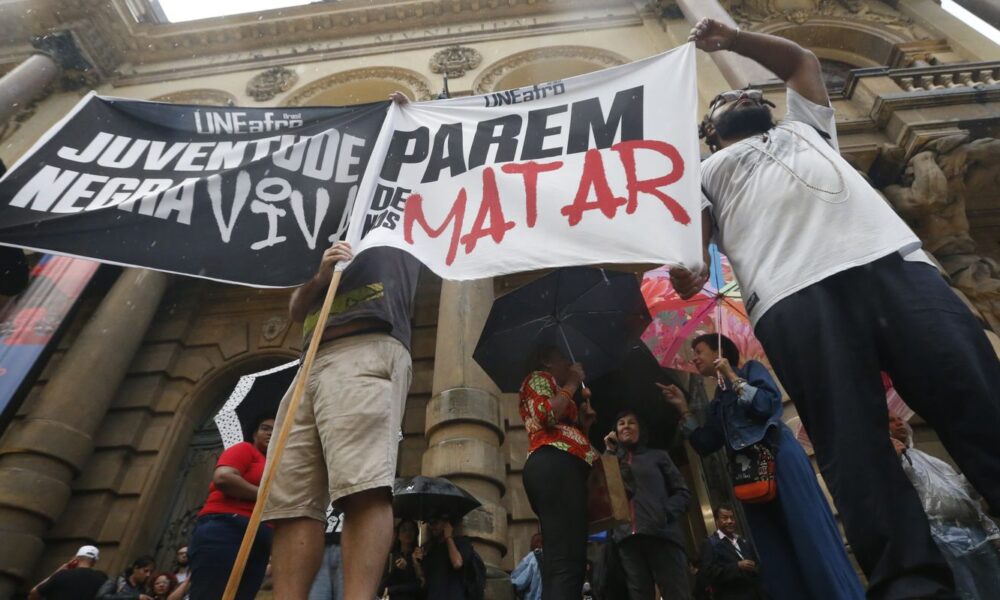 risco-de-negro-ser-vitima-de-homicidio-e-2,7-vezes-maior-no-brasil