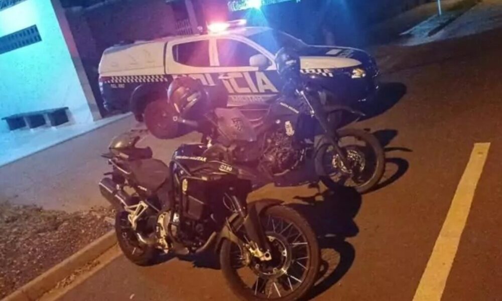 ladrao-e-preso-enquanto-furtava-fio-durante-queda-de-energia-em-bairro