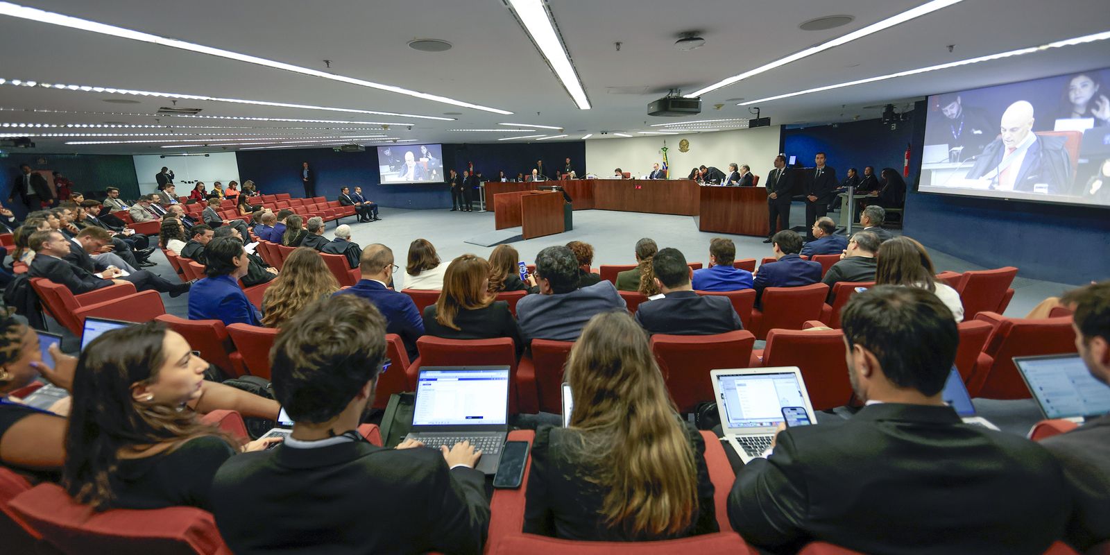 golpe:-maioria-da-primeira-turma-do-stf-torna-reus-mais-dez-acusados