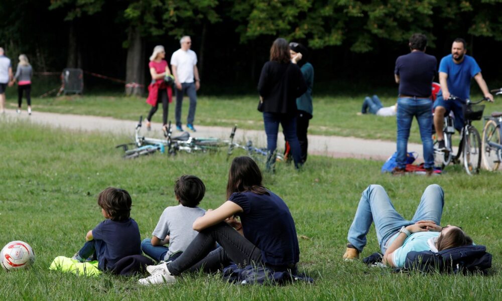 franca-proibira-fumar-em-praias,-parques-e-perto-de-escolas