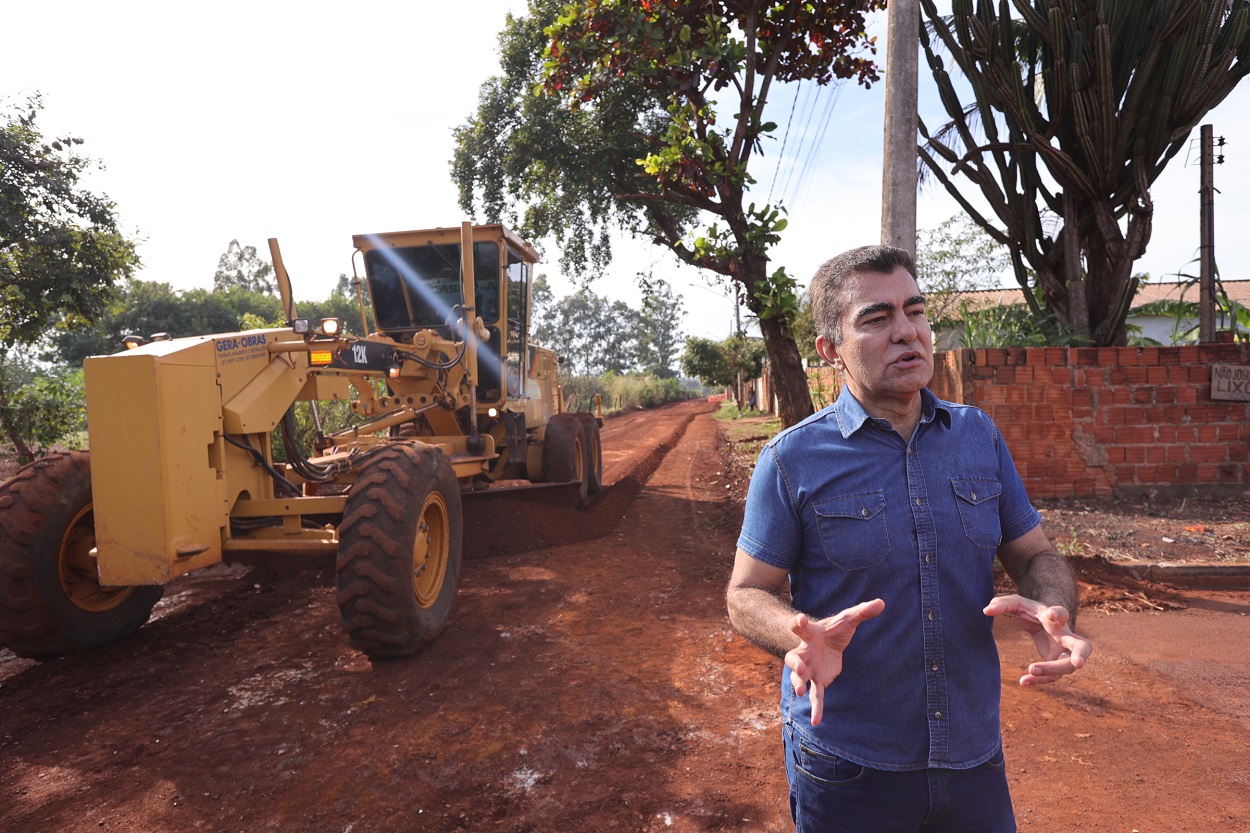 prefeitura-lanca-frentes-de-asfalto-para-2-bairros-em-apenas-24-horas-–-portal-prefeitura-de-dourados