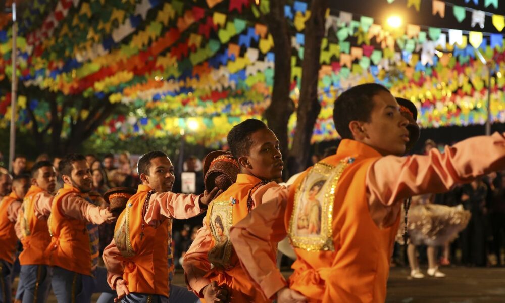 com-origem-europeia,-festas-juninas-misturam-devocao,-comidas-e-dancas