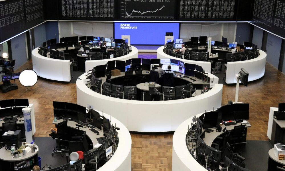 bolsas-europeias-fecham-em-baixa-por-cautela-com-tarifas-dos-eua