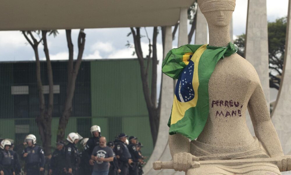 moraes-autoriza-assistencia-religiosa-para-mulher-que-pichou-estatua