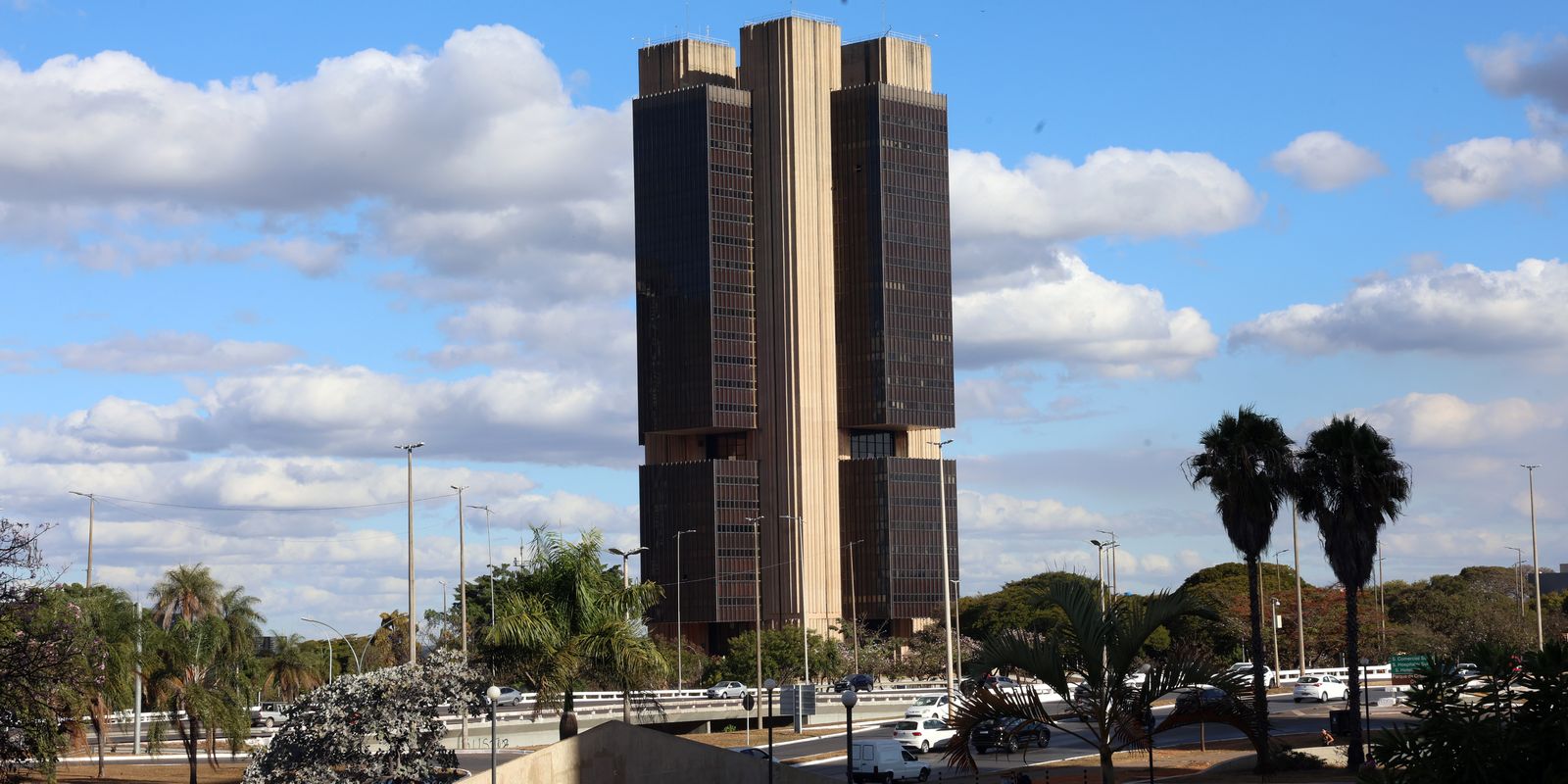 bc-so-publicara-nova-carta-em-abril,-caso-ipca-continue-acima-do-teto