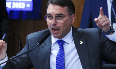 flavio-bolsonaro-desembarca-na-europa-durante-operacao-na-casa-do-pai