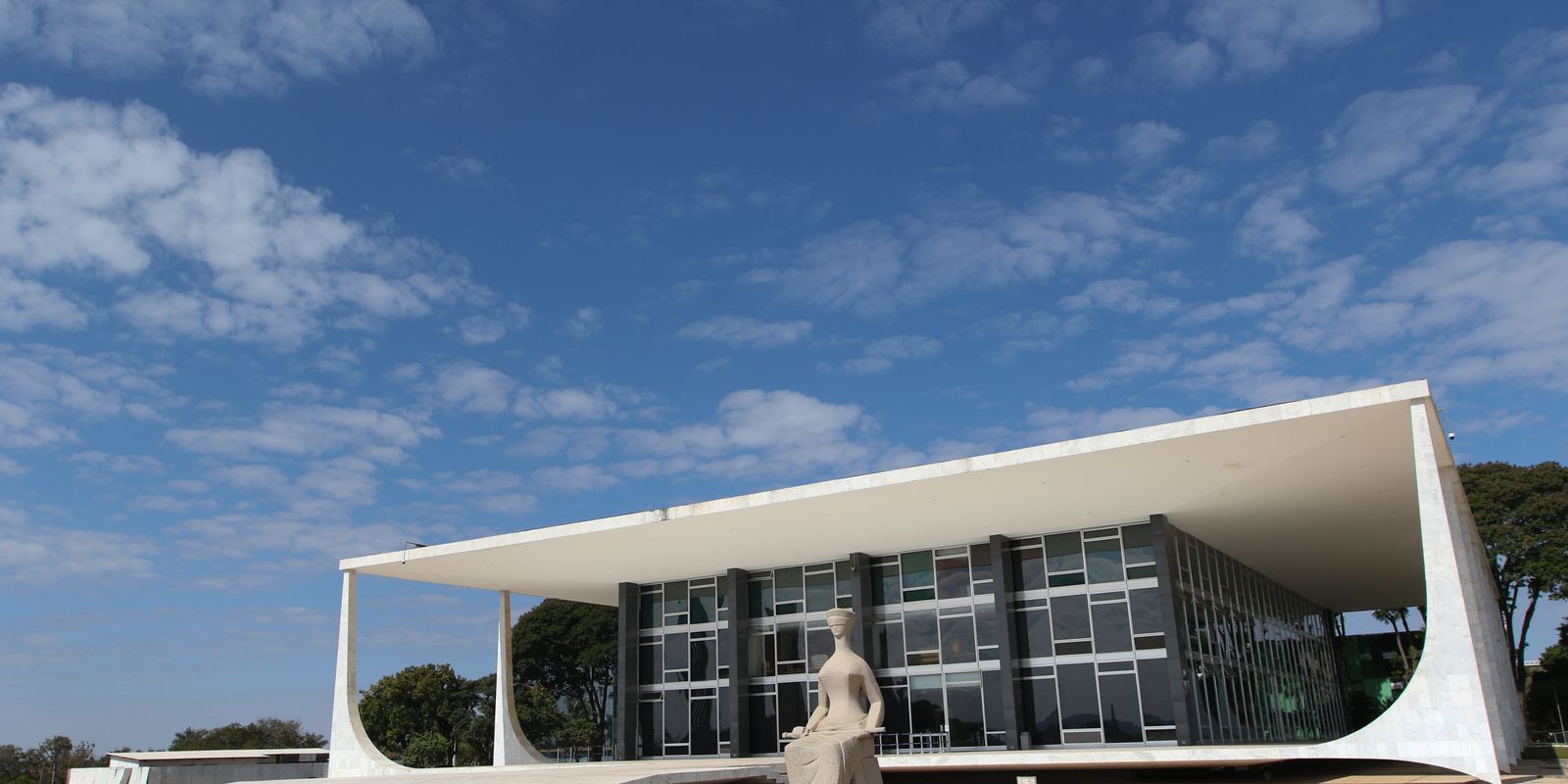 moraes-abre-apuracao-sobre-insider-trading-antes-de-tarifaco-de-trump