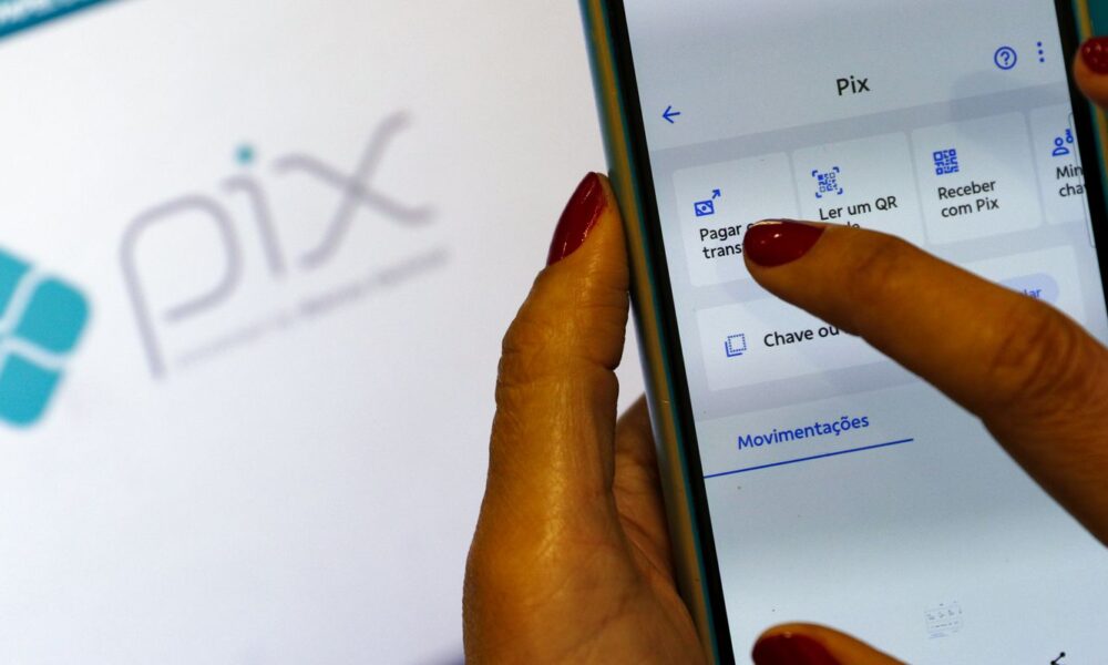 vencedor-do-premio-nobel-publica-artigo-com-elogios-ao-pix-brasileiro