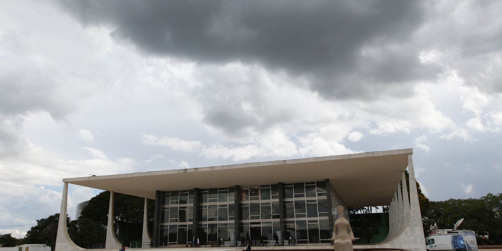 moraes-proibe-uso-de-farda-por-reus-em-depoimento-sobre-golpe