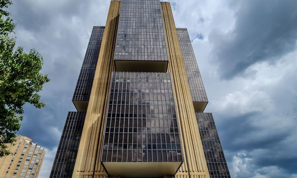 taxas-medias-de-juros-ficam-estaveis-em-junho