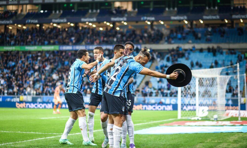 gremio-vence-o-fortaleza-com-2-gols-e-reage-no-brasileirao