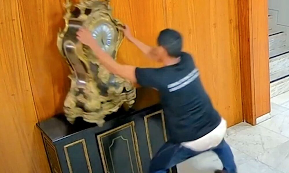 8/1:-moraes-autoriza-desconto-na-pena-de-condenado-por-quebrar-relogio