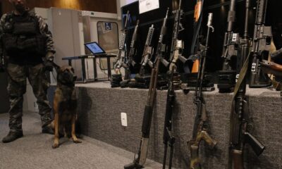 acoes-da-pm-apreendem-fuzis,-metralhadoras-e-drogas-no-rio-de-janeiro