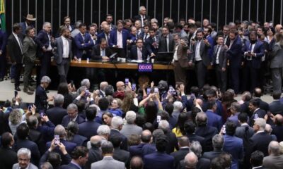 apos-obstrucao-de-plenario,-hugo-motta-abre-sessao-e-pede-respeito