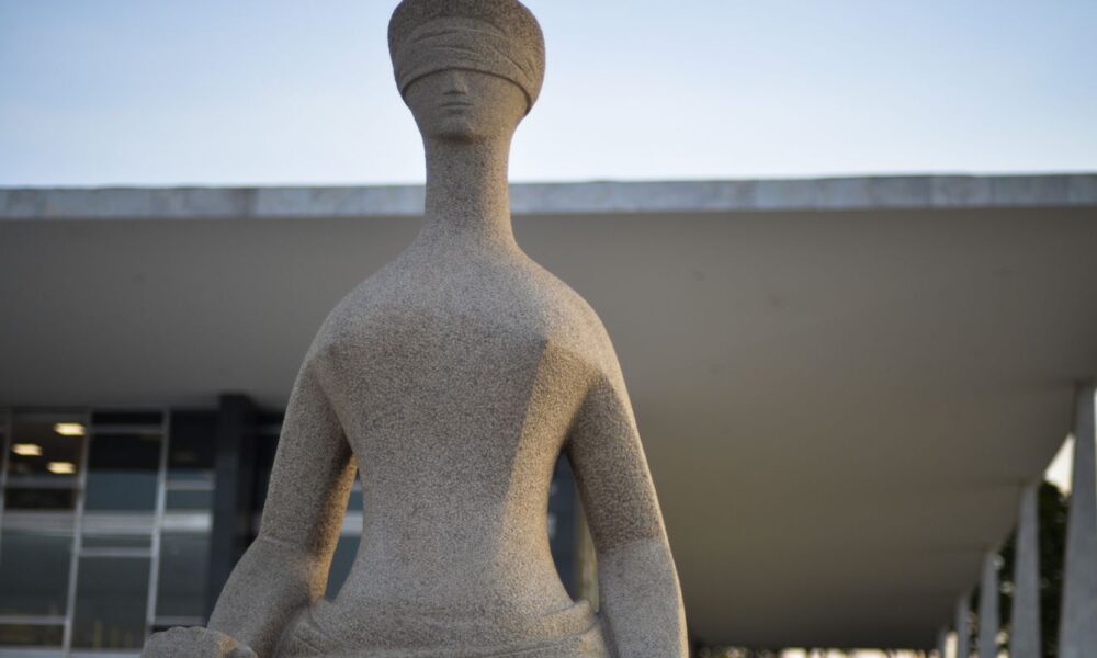 stf-condena-homem-que-sentou-na-cadeira-de-moraes-durante-8-de-janeiro