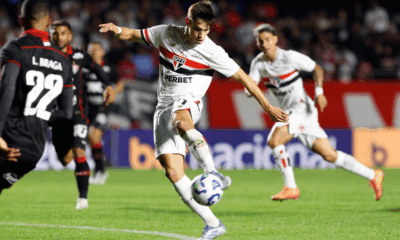 sao-paulo-derrota-vitoria-por-2-a-0-no-morumbis-e-chega-ao-5o-triunfo-seguido-no-brasileir