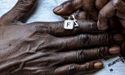 “parecia-um-hospital-de-guerra”,-lembra-mae-de-jovem-morto-em-chacina