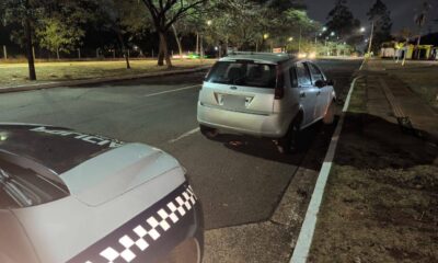 ladrao-toma-chave-da-mao-de-idoso-e-rouba-carro-no-universitario
