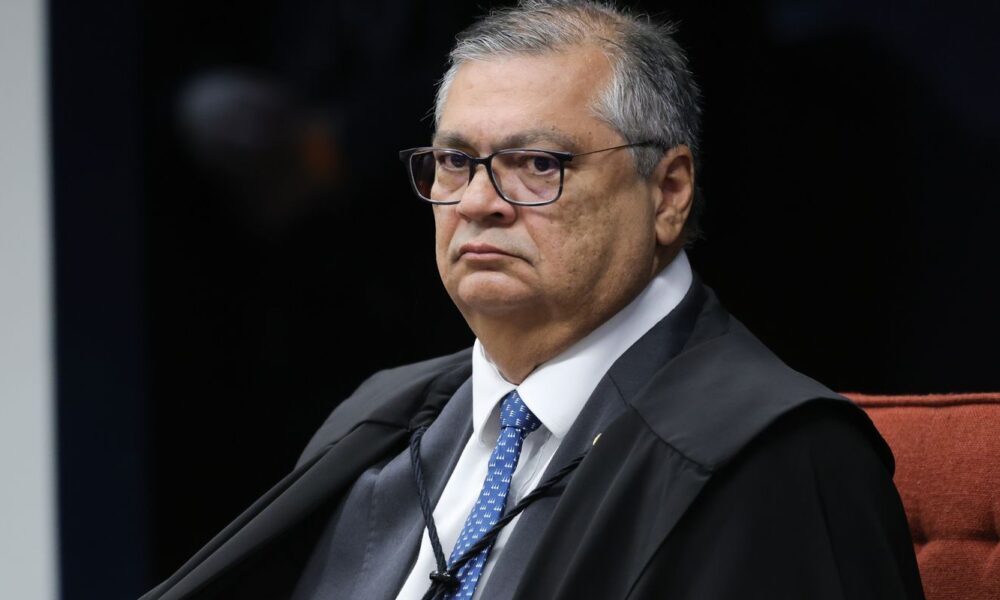 pf-indicia-mulher-que-tentou-agredir-flavio-dino-durante-voo